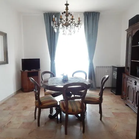 Framar House Apartment *